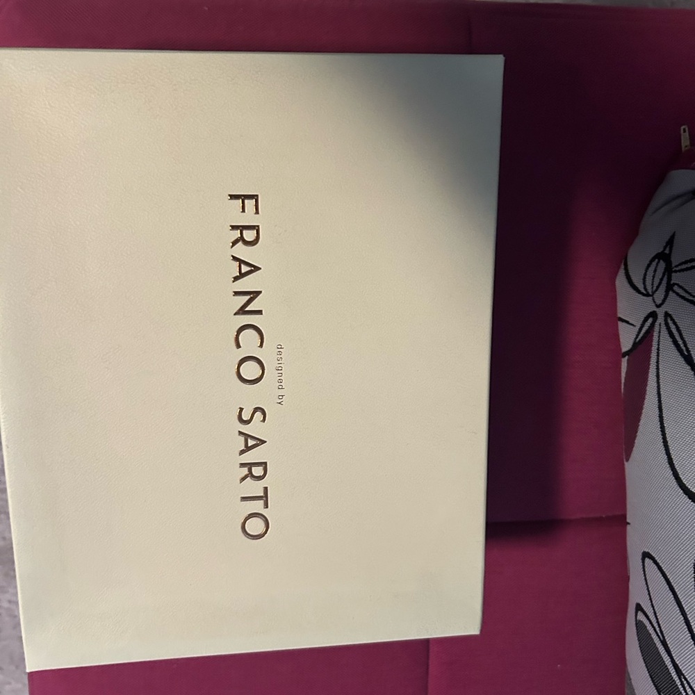 Franco Sarto Cream and Brown Box